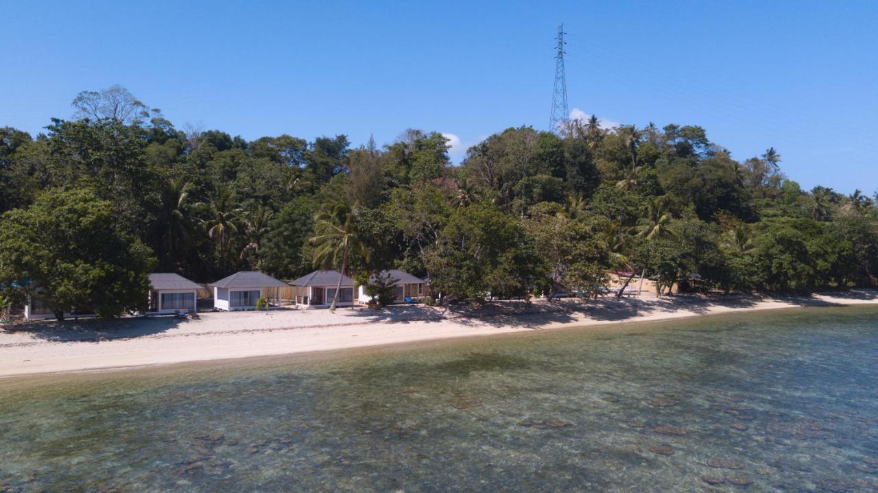 White Sands Beach Resort Lembeh Bitung Esterno foto