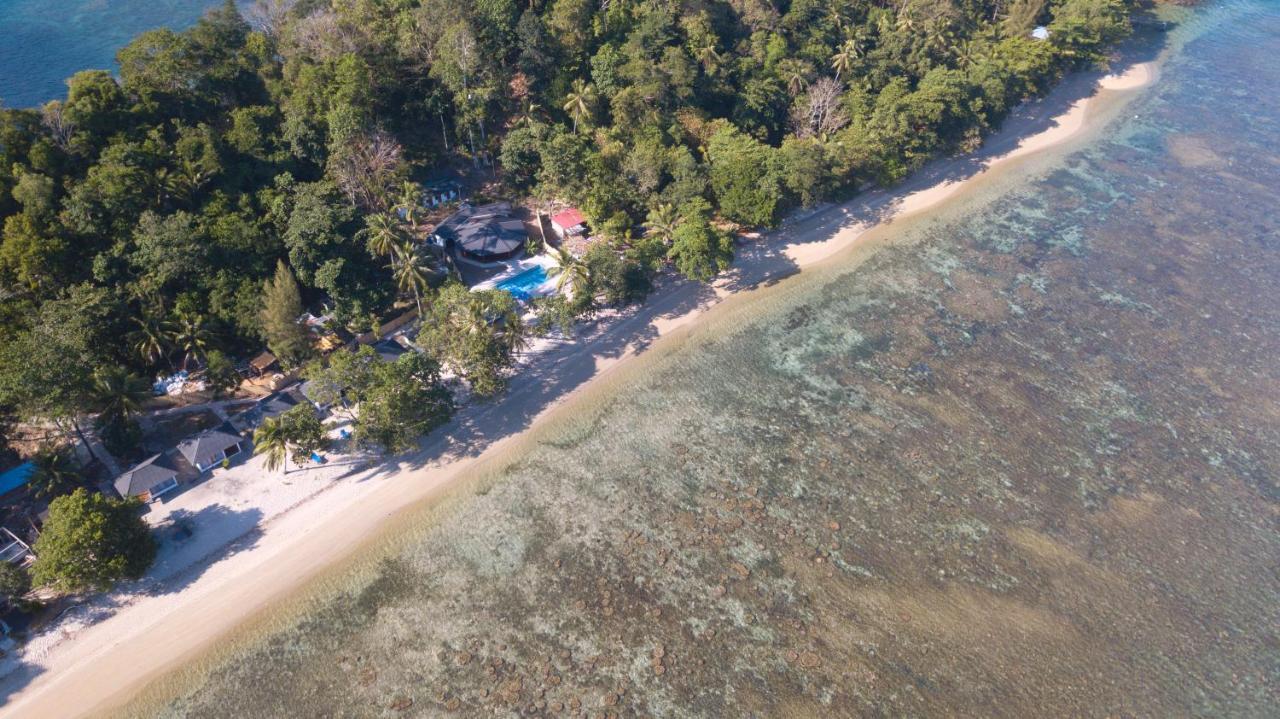 White Sands Beach Resort Lembeh Bitung Esterno foto