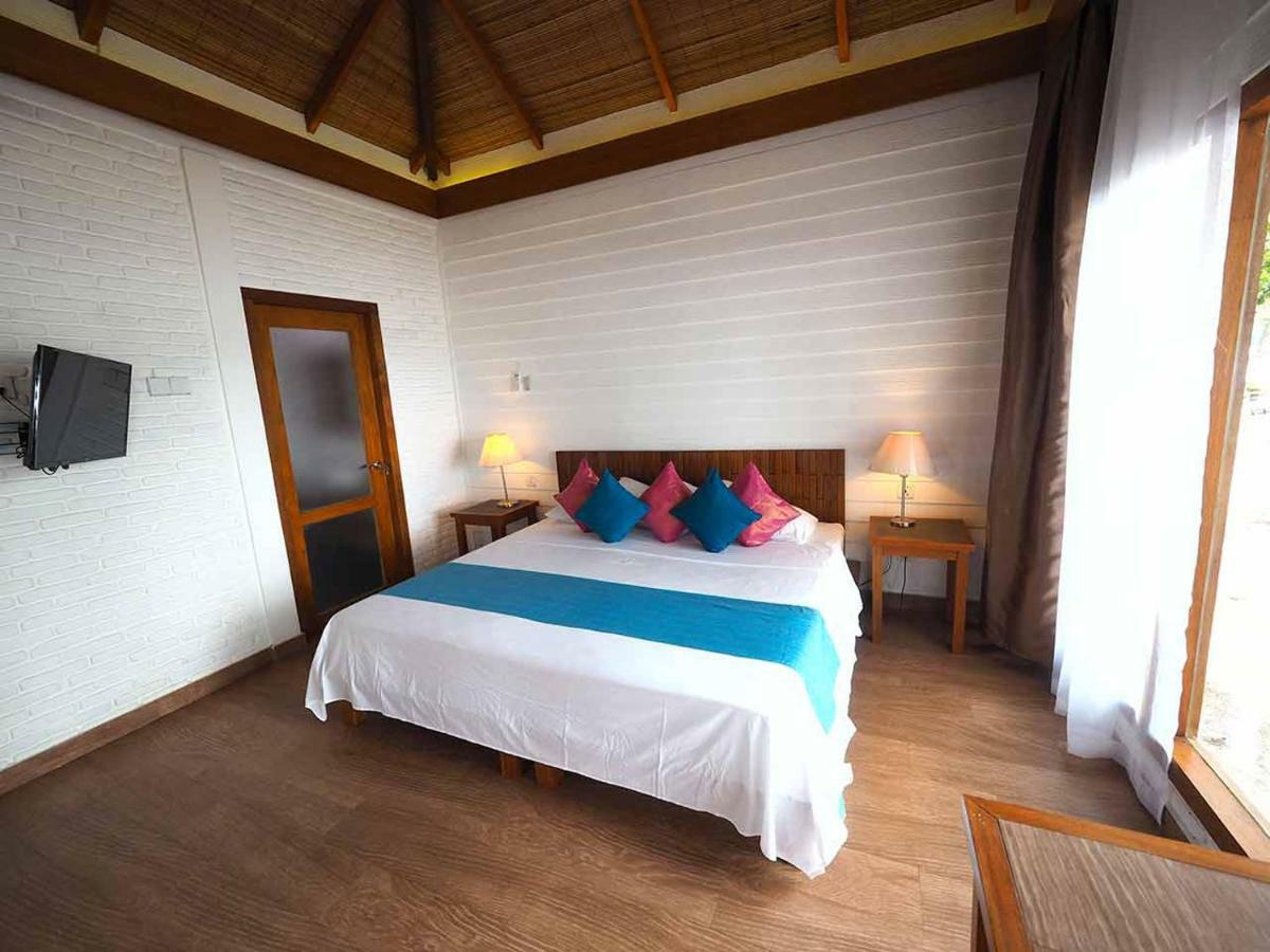 White Sands Beach Resort Lembeh Bitung Esterno foto