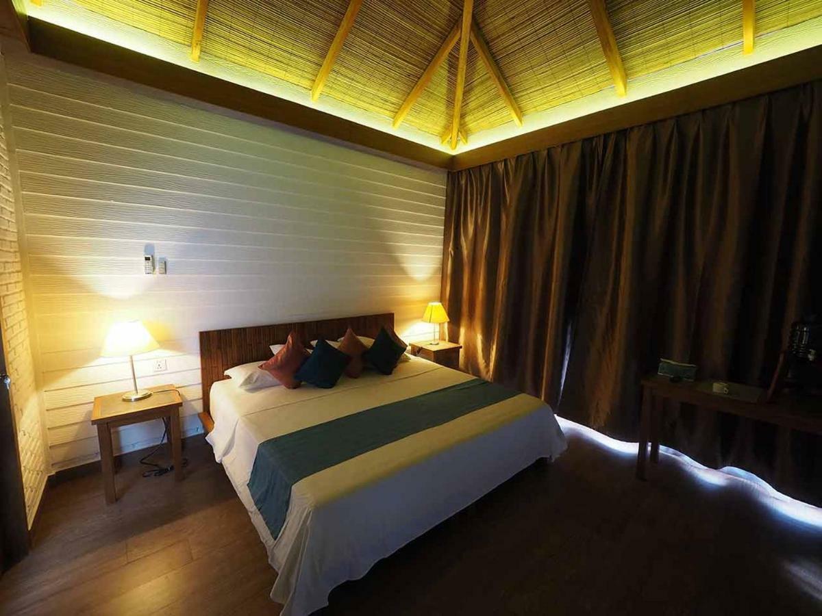 White Sands Beach Resort Lembeh Bitung Esterno foto