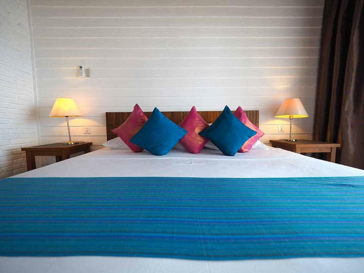 White Sands Beach Resort Lembeh Bitung Esterno foto