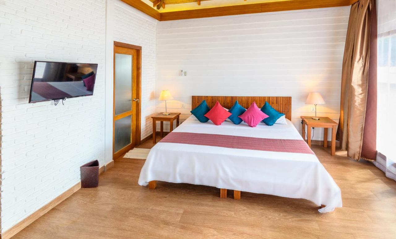 White Sands Beach Resort Lembeh Bitung Esterno foto