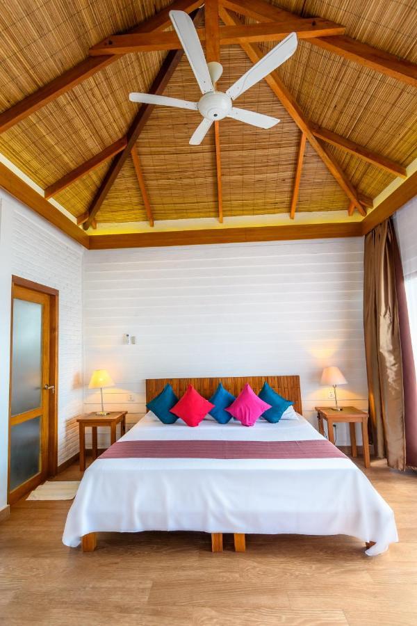 White Sands Beach Resort Lembeh Bitung Esterno foto