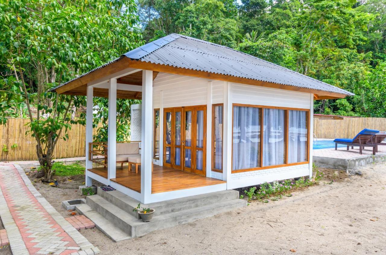White Sands Beach Resort Lembeh Bitung Esterno foto