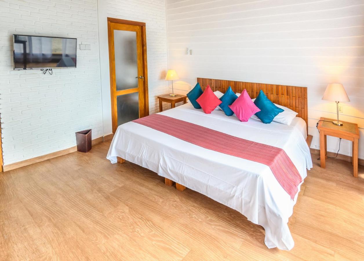 White Sands Beach Resort Lembeh Bitung Esterno foto